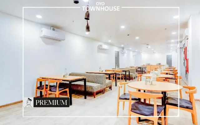 Oyo Townhouse 225 Ashiyana Mukut Bazar