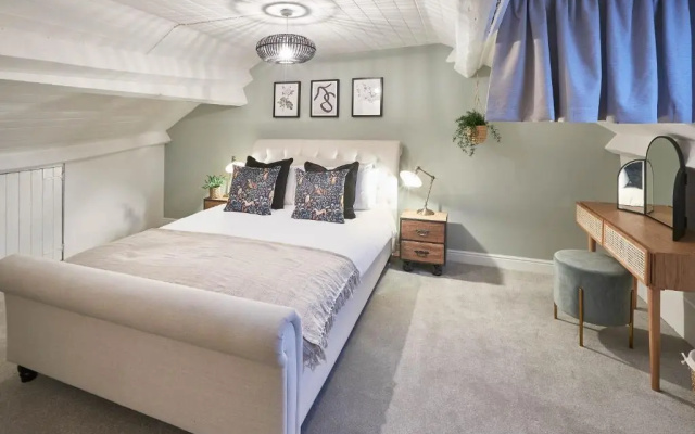 Host & Stay Sleepers @ No.8