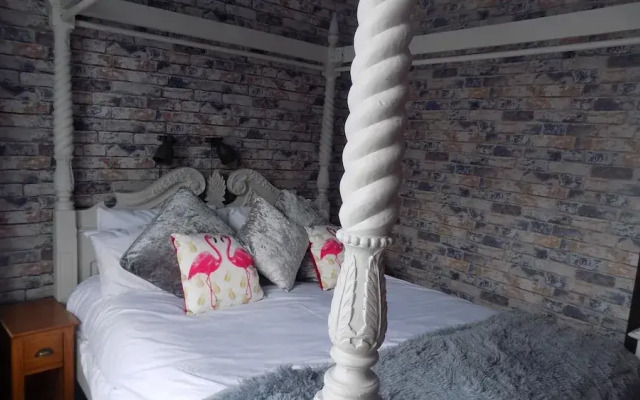 Driftwood Hotel
