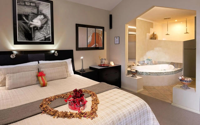 Romantic Getaways at Riverview Rise Retreats
