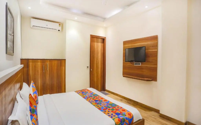 Fabhotel Royal Touch