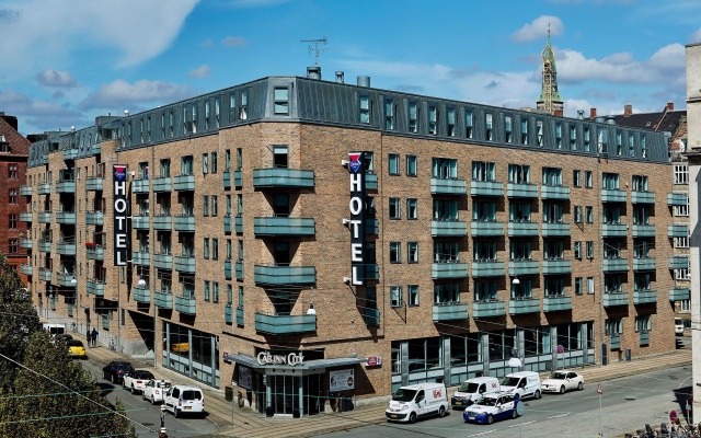 Отель Cabinn City Дания, Копенгаген - 5 отзывов об отеле, цены и фото номеров - забронировать отель Cabinn City онлайн вид на фасад