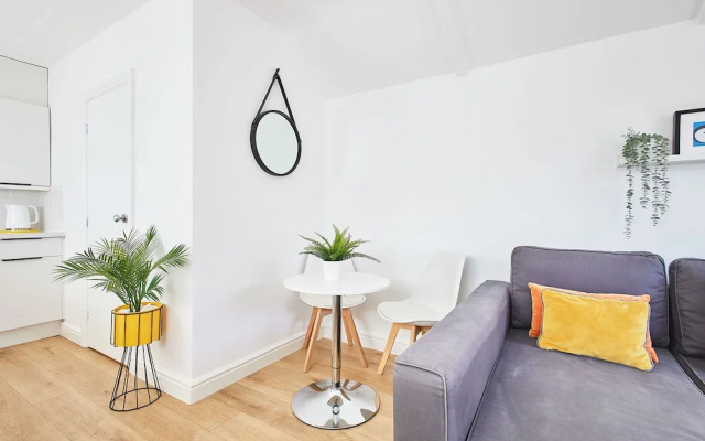 Host Stay Sunnyside Studio