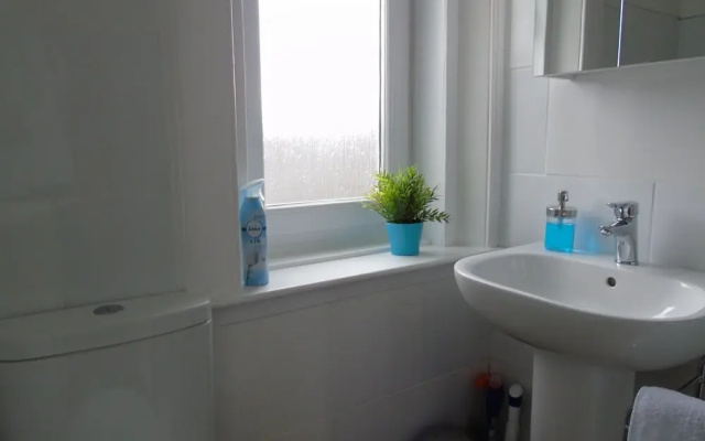 Snug - Krayr Apartment