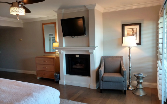 456 Embarcadero Inn & Suites
