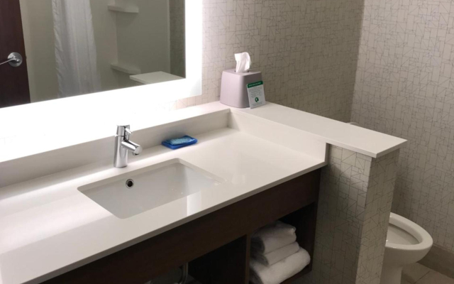 Holiday Inn Express & Suites Pittsburgh - Monroeville by IHG