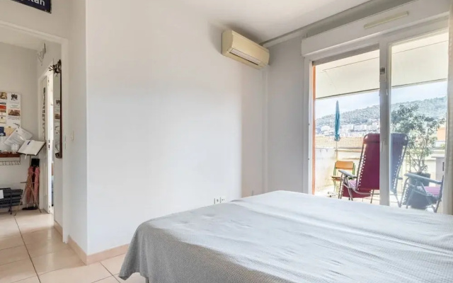Elegant Holiday Home in Nice with Balcony