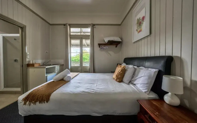 Yandina Hotel