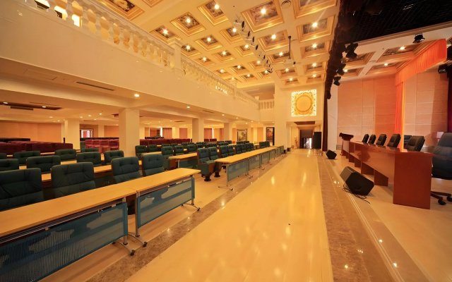 Xinglong Old Banyan Hotel
