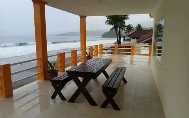 Villa Mila Tepi Pantai Karang Hawu