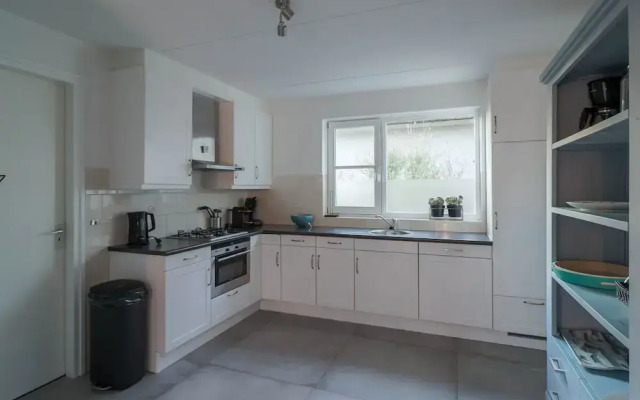 Spacious Villa in a Holiday Park in Makkum