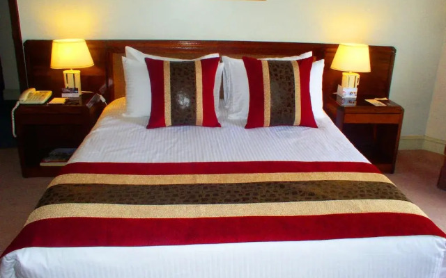 Ledger Plaza Hotel