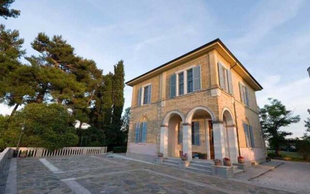 Отель Villa Coralia Озимо вид на фасад