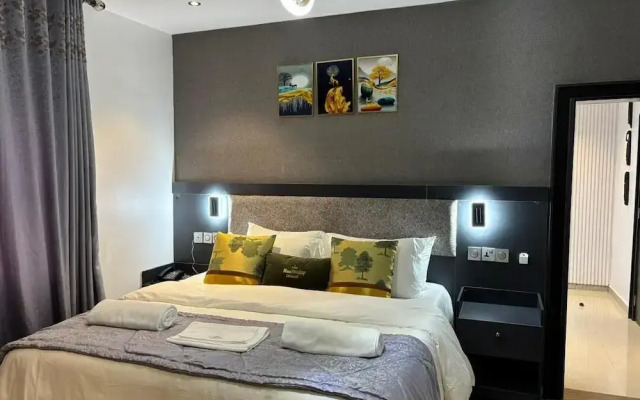 MacDestly Hotel