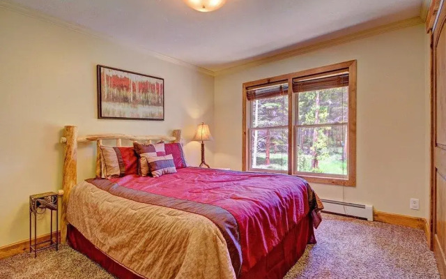 Grey Squirrel Lodge
