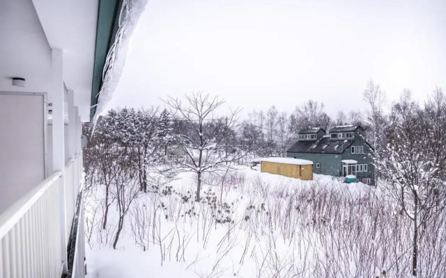 Yotei Townhouse - 2 bedrooms with covered BBQ deck