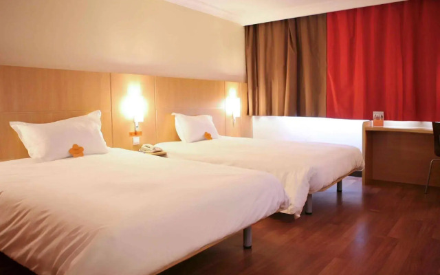 ibis Tianjin Railway Station Hotel