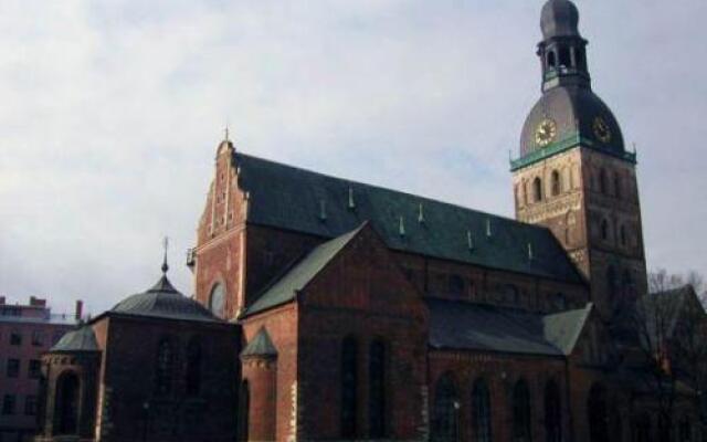 Dome Pearl Hostel Рига вид на фасад