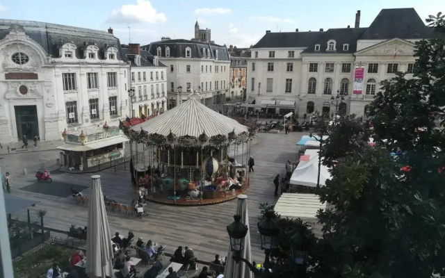 Appartement avec belle vue sur la place du Martroi