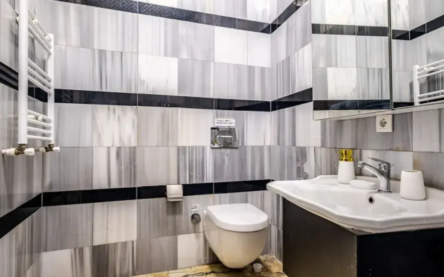 Stylish Flat With Excellent Location in Beyoglu