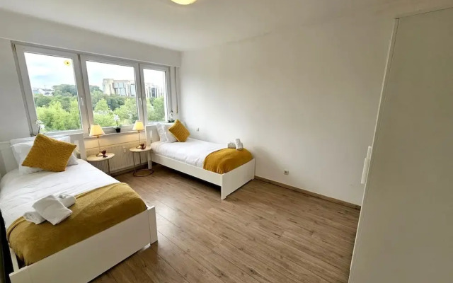 Well Appointed 2BR w terrace&parking
