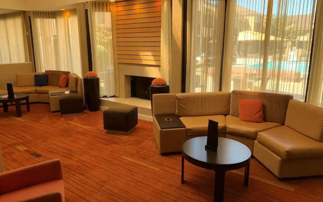 Courtyard Columbus
