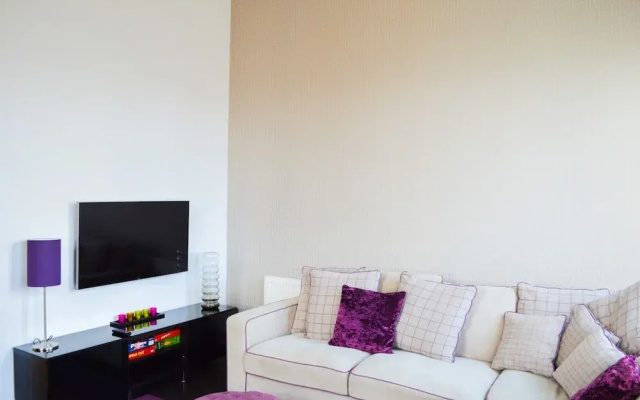Traditional 2 Bedroom Home in Edinburgh