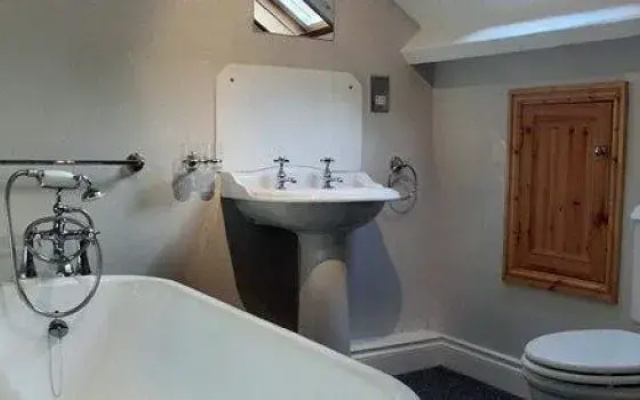 Bridge View House