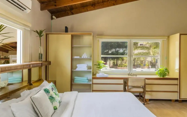 Deluxe Mansion Steps to Beach Pool Sea Views