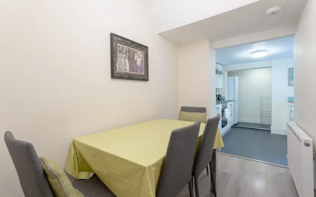 1 Bedroom Apartment in Notting Hill Accommodates 3