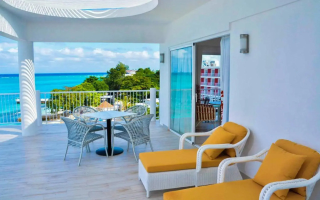 Grand Decameron Cornwall Beach, A Trademark All-Inclusive Resort