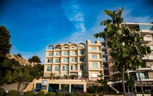 Hotel Oasis вид на фасад