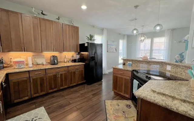 Sea-renity 3 Bedroom Home by Redawning