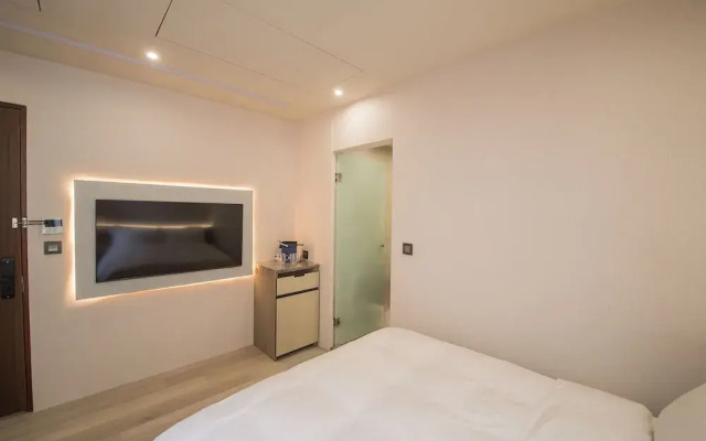 LIVIN Hotel
