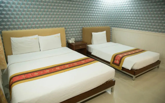 Golden Plus Hotel