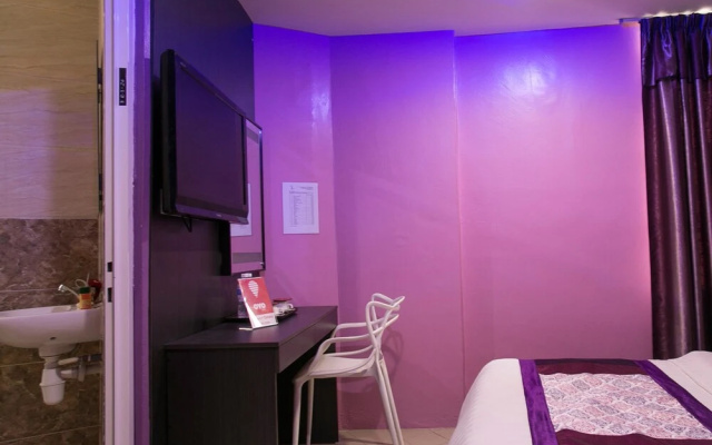 Hotel Q Inn by OYO