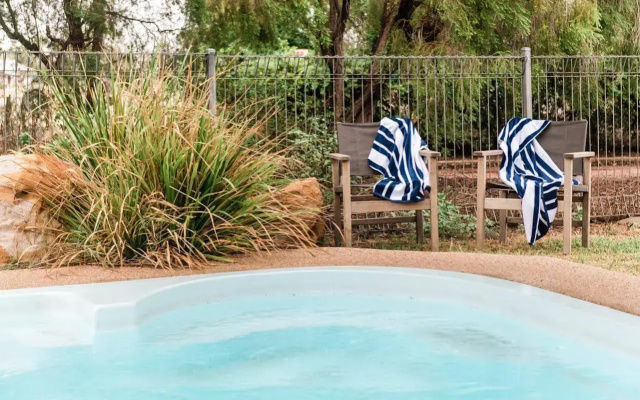 Saltbush Retreat
