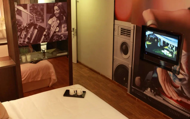 Hansen Books Music Hotel