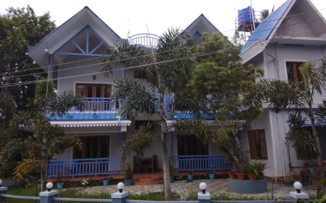 Room-1 Bedroom With Balcony Mountain Vie