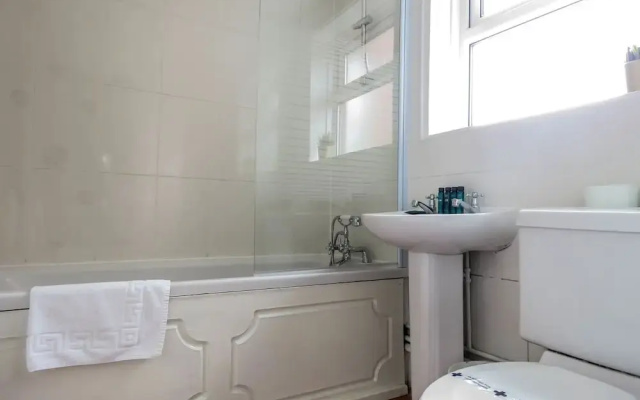 Tudors eSuites Historic Townhouse Birmingham with Garden