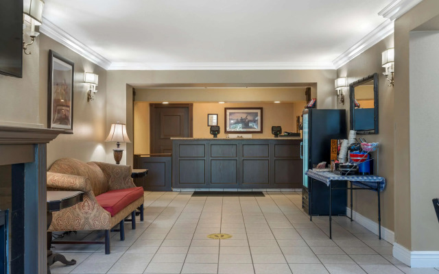 Best Western Colonial Inn