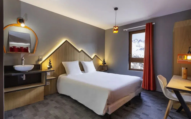 Отель Base Camp Lodge