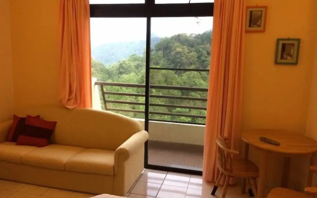 2 Bedrooms Apartment by Paul