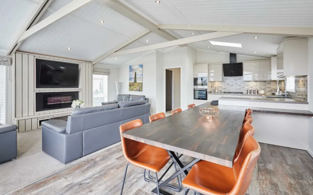 Host Stay Newport Bridge Lodge