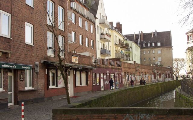 Отель Superfair Oldtown Düsseldorf Дюссельдорф вид на фасад