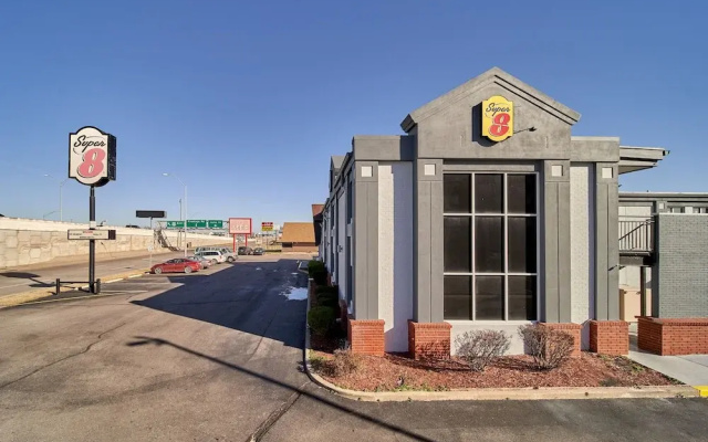 Super 8 Motel - Wichita/West/Airport