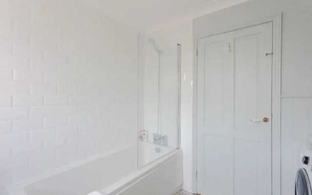 Newly Refurbished 4 Bedroom House in East London
