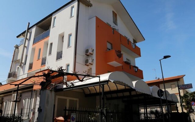 Hotel Villa Dina вид на фасад