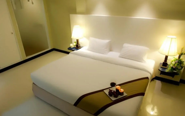 Fourteen Again Hotel