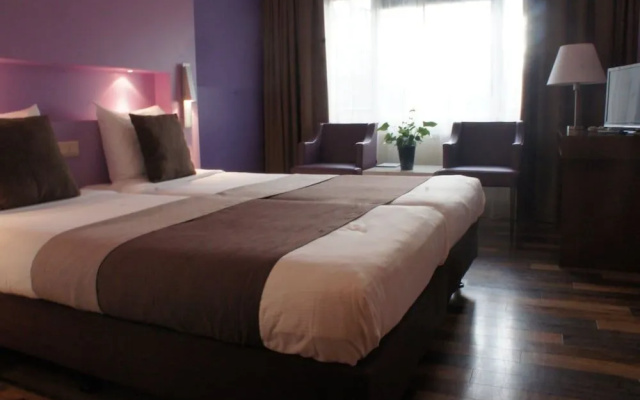 50/50 Hotel Belmont